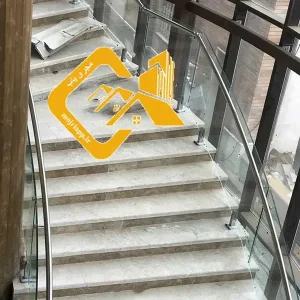 نرده شیشه‌ای مدرن – اجرا و نصب با شیشه سکوریت و فریم‌لس